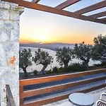 Vila Ryalos *